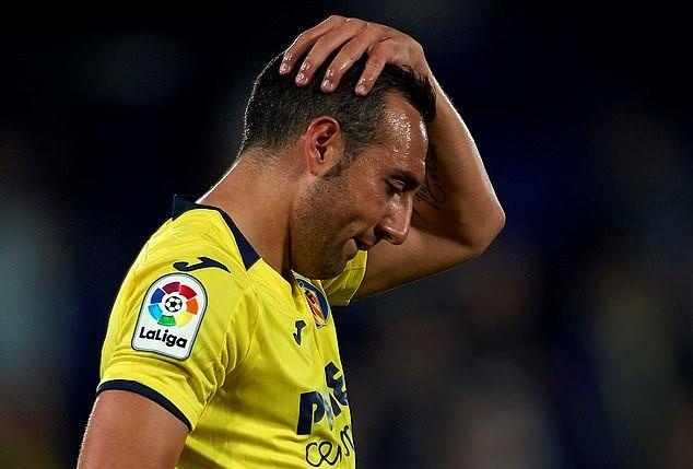 Cazorla oa khoc khi sut hong phat den, day doi nha vao nhom xuong hang hinh anh