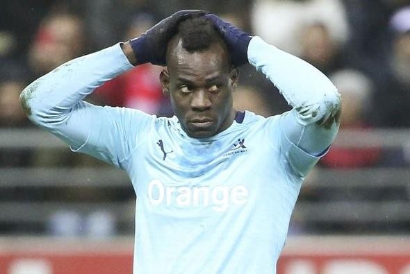 Dam vo mui doi phuong, Balotelli sap nhan an phat nang hinh anh