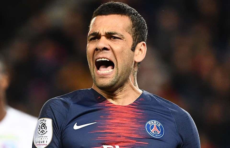 PSG tiep tuc thua trong ngay Alves vua lap sieu pham, vua dot luoi nha hinh anh