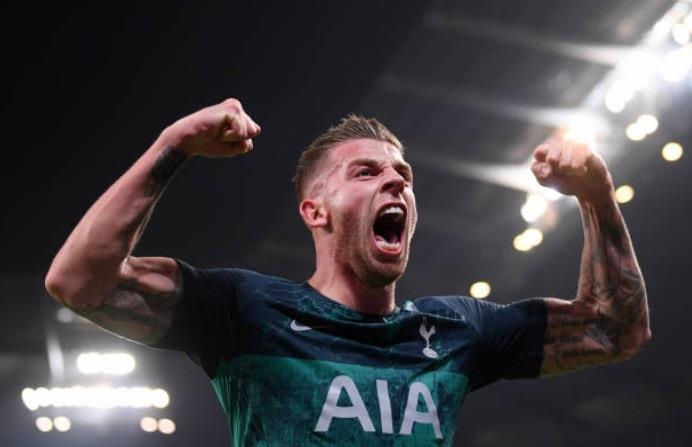 VAR huy ban phut 90+5 cua Man City, hoi sinh Spurs hinh anh