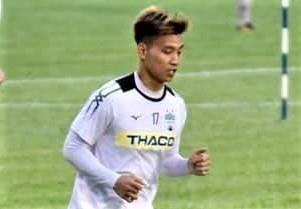 Van Thanh tro lai san co sau nhieu thang dieu tri chan thuong hinh anh