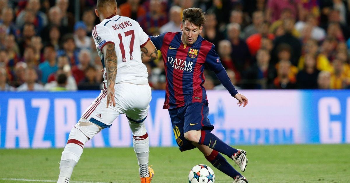 Messi bien Boateng thanh tro cuoi, danh bai Bayern nhin tu khan dai hinh anh