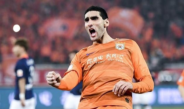 Fellaini tiep tuc no sung mang ve chien thang tai AFC Champions League hinh anh