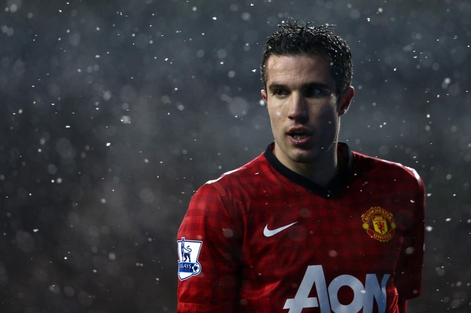 Van Persie - ke phan boi hay dua con ve nha muon? hinh anh