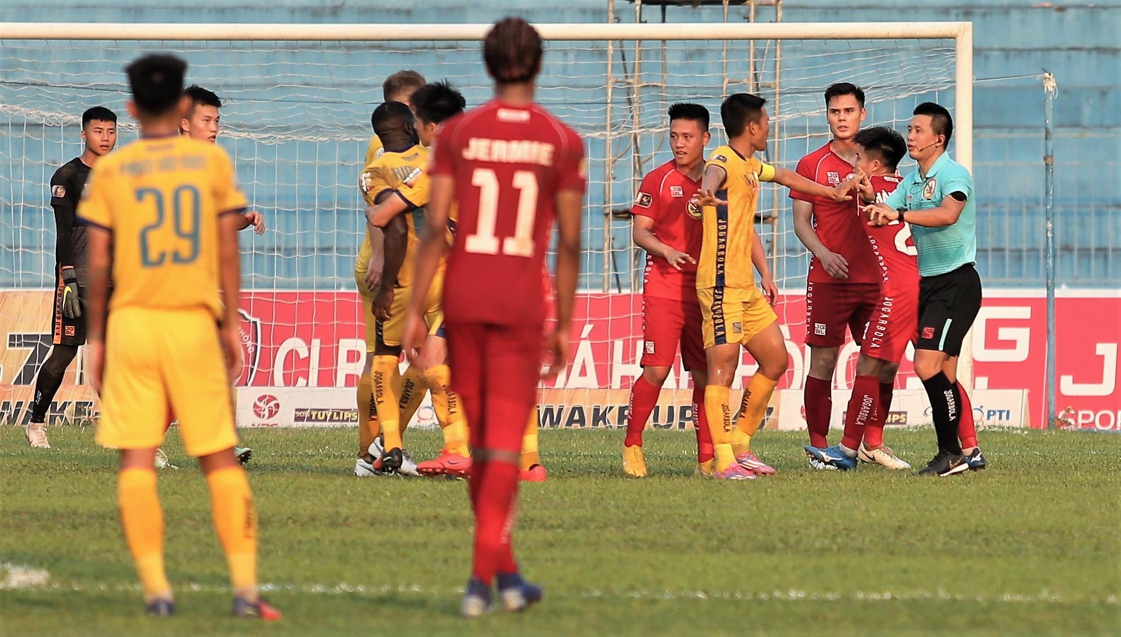 trợ lý lee young jin xem trận đấu ảnh 5 tro ly lee young jin xem tran dau anh 5