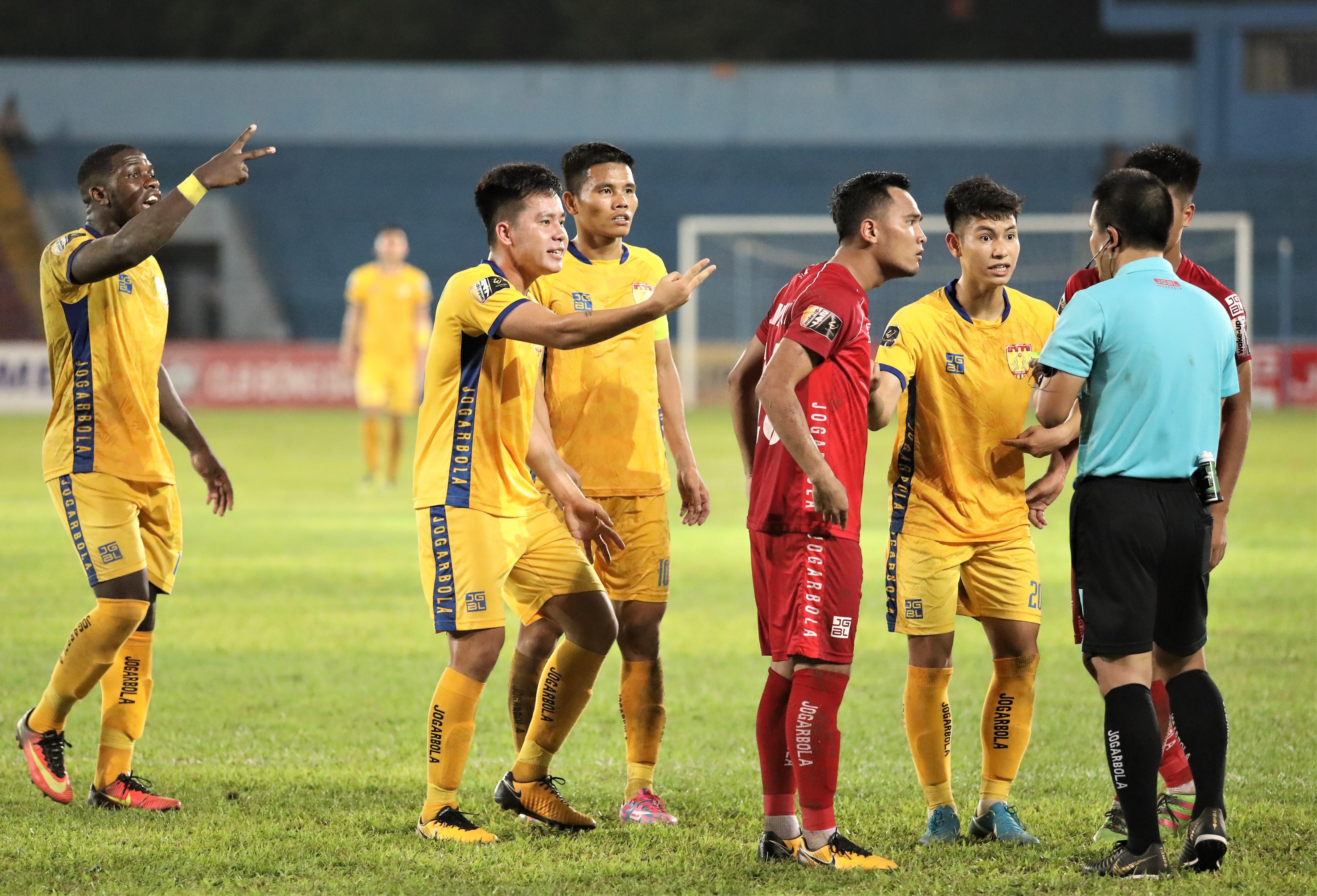 trợ lý lee young jin xem trận đấu ảnh 9 tro ly lee young jin xem tran dau anh 9