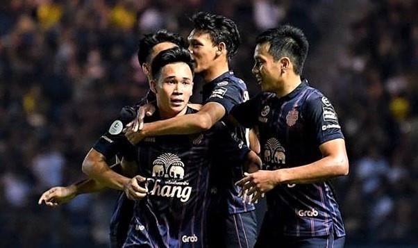 HLV Buriram 'phat dien' voi cau thu sau khi thang Muangthong hinh anh