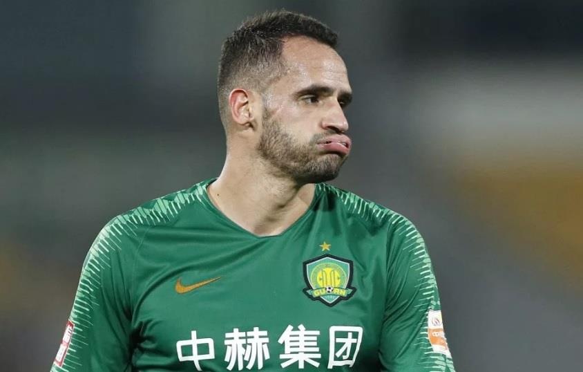 Tien ve Brazil tro thanh tro cuoi vi an va sau khi va cham trong tai hinh anh