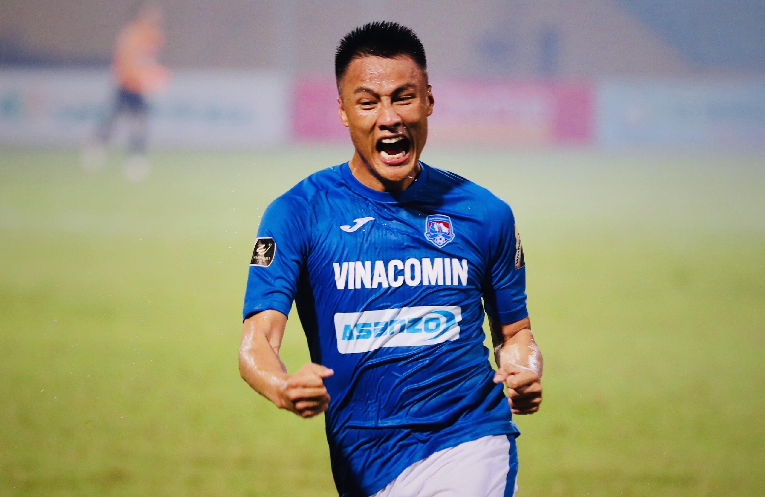 ‘HLV Park khong sai nhung Mac Hong Quan rat xung dang len tuyen’ hinh anh