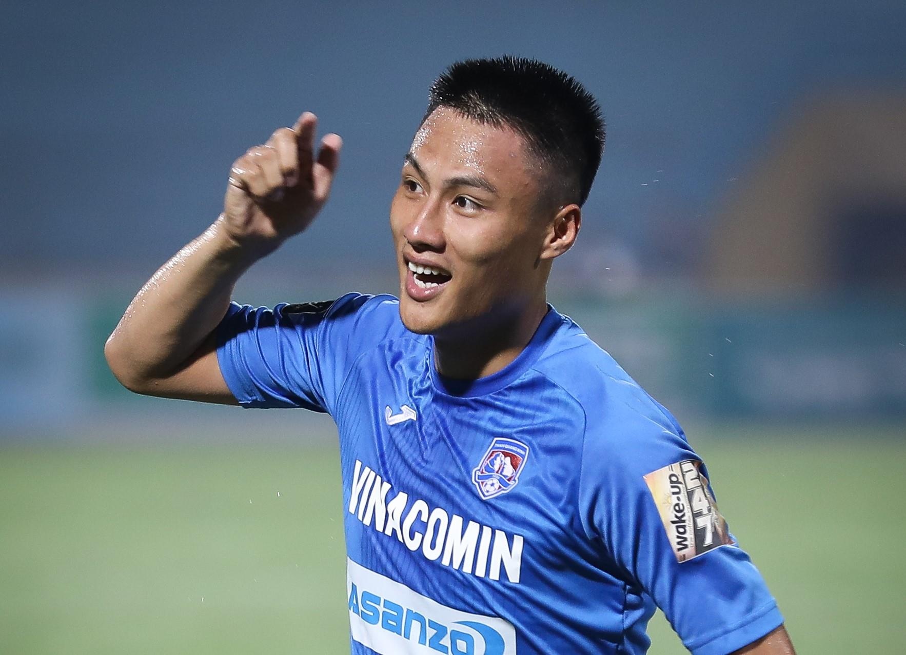 Mac Hong Quan ruc sang trong ngay HLV Park truc tiep theo doi hinh anh