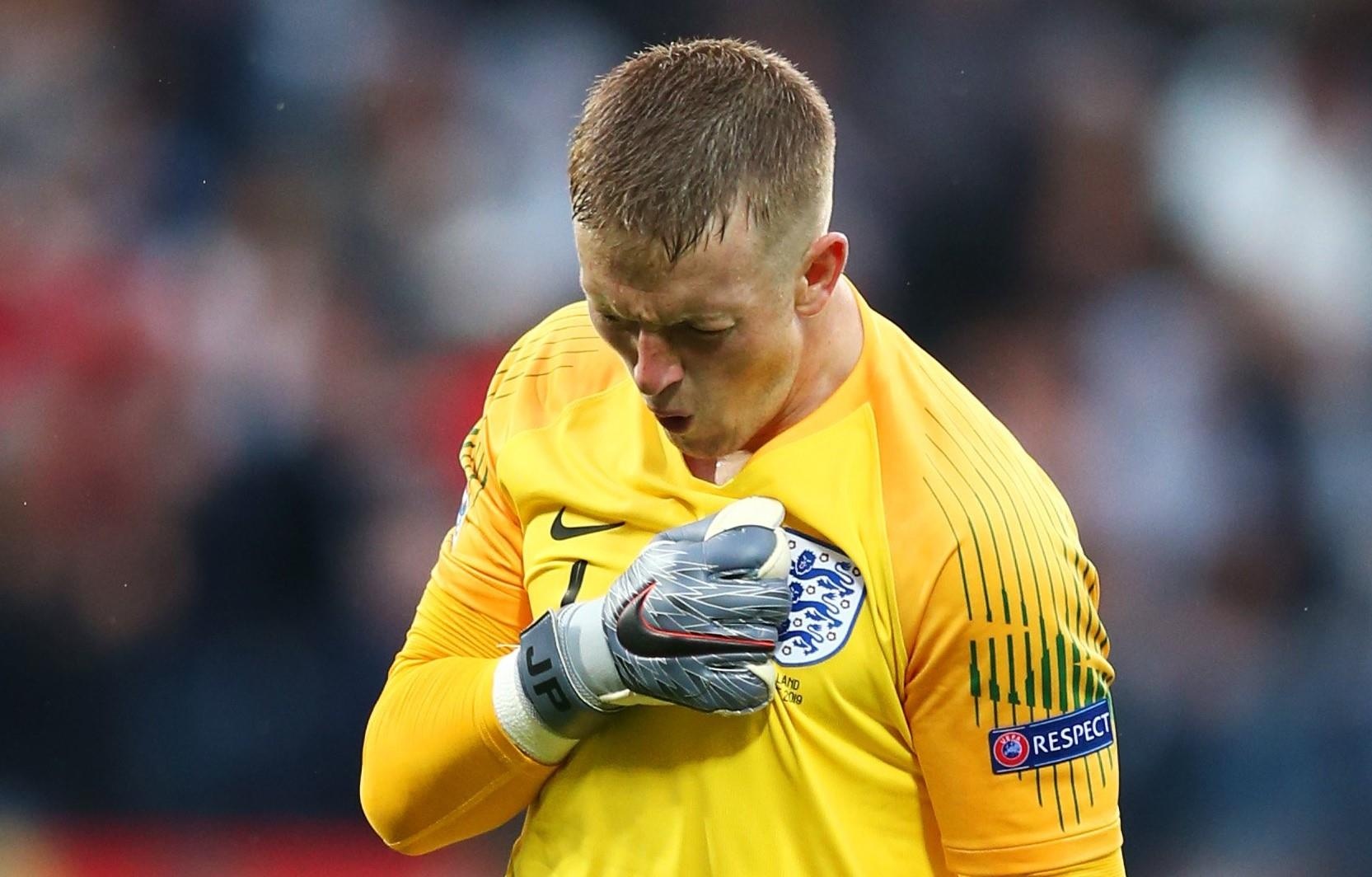 Jordan Pickford di vao lich su bong da Anh hinh anh