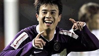 Hau ve trai nguoi Trung Quoc tung da cho Austria Wien gio ra sao? hinh anh