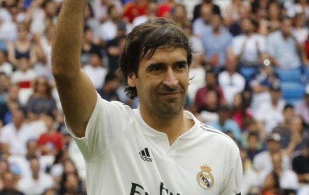 Raul toa sang trong tran dau giua huyen thoai Real va Chelsea hinh anh