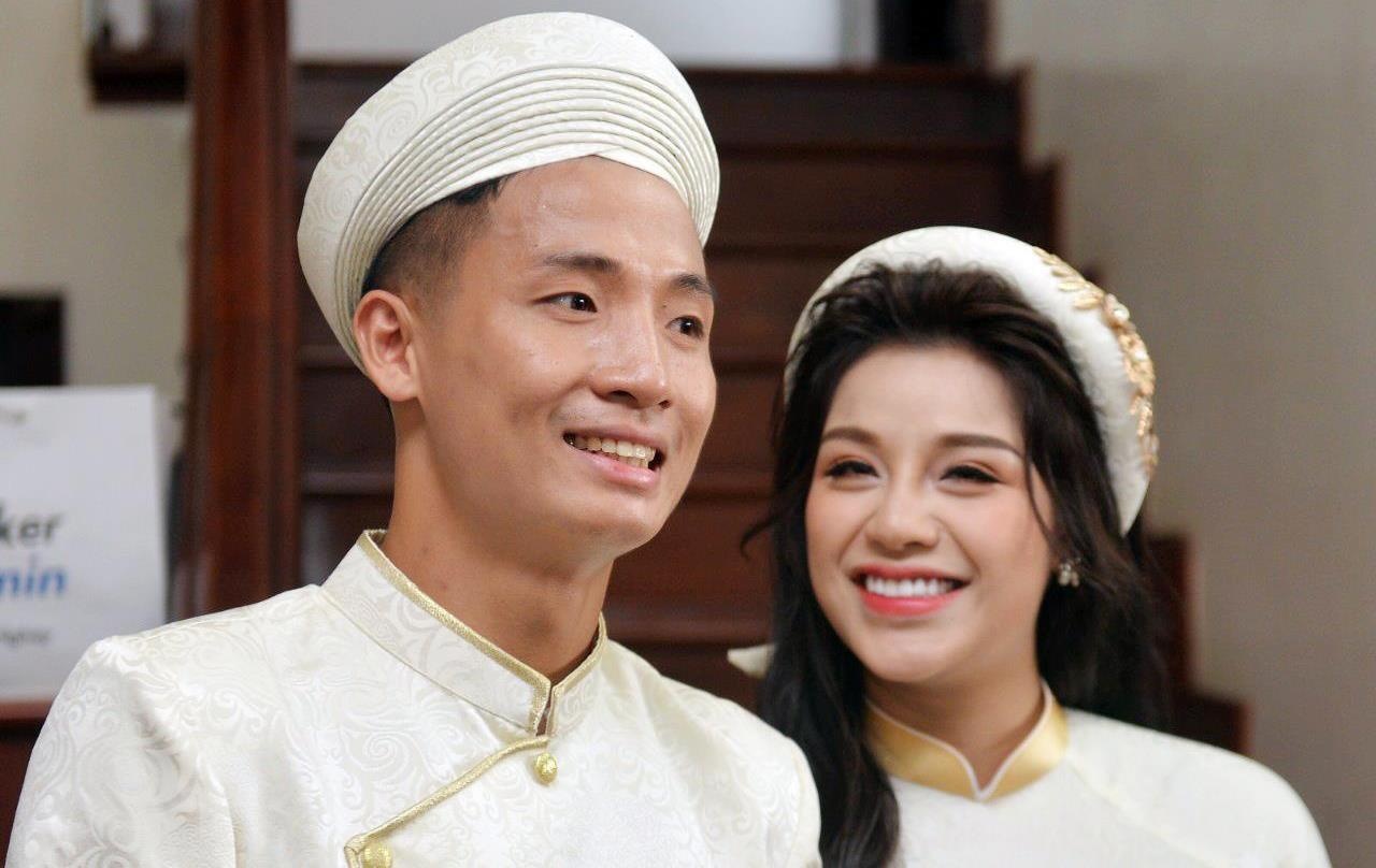 HLV Viettel: 'Bui Tien Dung moi lay vo nen chua the thi dau' hinh anh