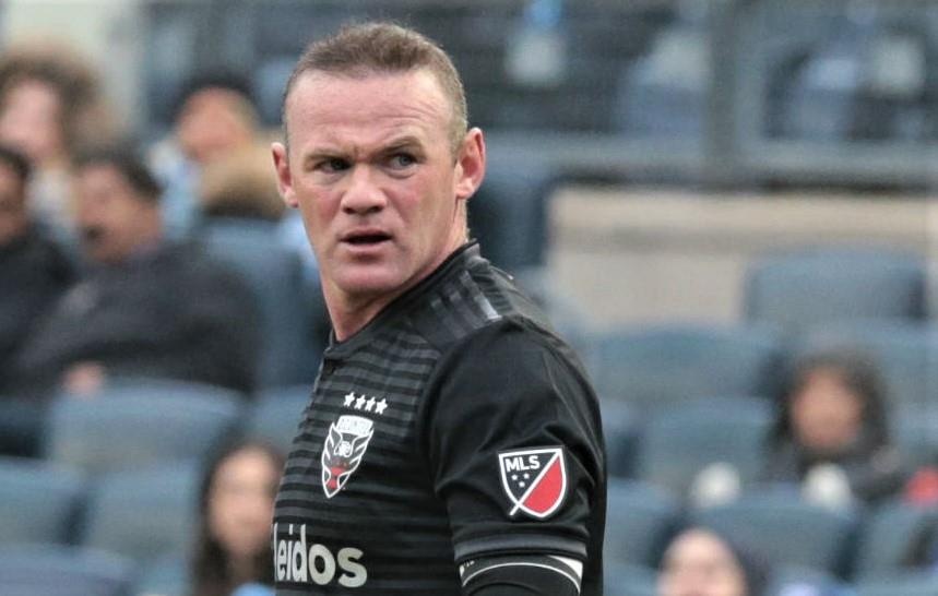 Rooney may man thoat the do truc tiep nho VAR hinh anh