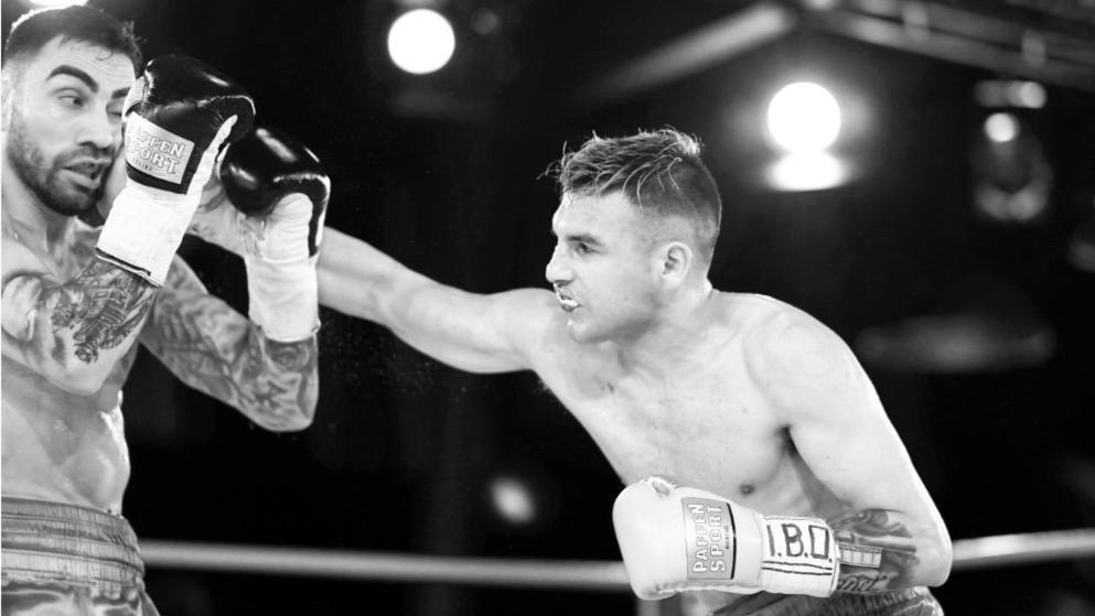 Vo si tu vong sau khi an don cua doi thu hinh anh