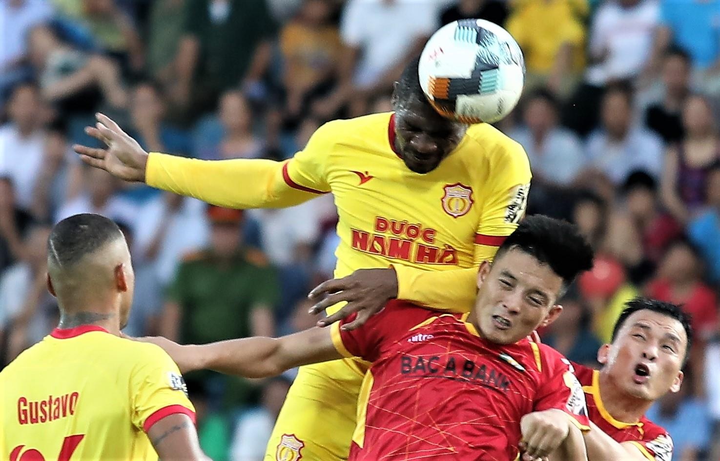 Tran chong xuong hang V.League dong CDV hon 'chung ket mua giai' hinh anh