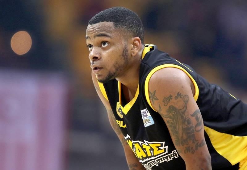 Cau thu bong ro bi cam thi dau vi dung mau thu cua phu nu mang thai hinh anh