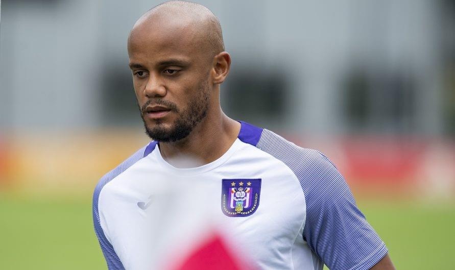 HLV kiem cau thu Kompany bi tuoc quyen sau thanh tich te hai hinh anh