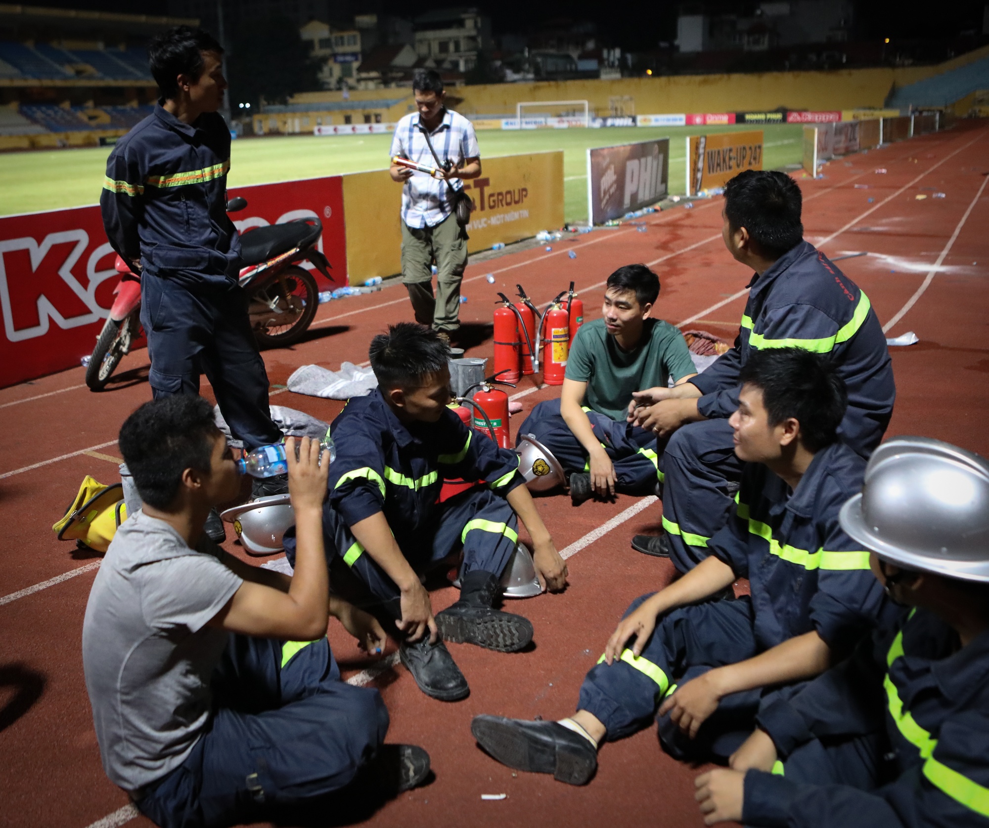 pháo sáng v.league ảnh 13 phao sang v.league anh 13