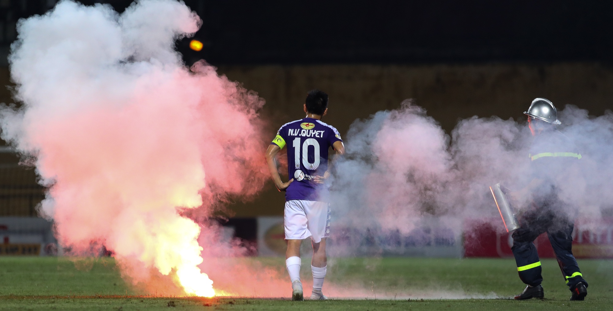 pháo sáng v.league ảnh 1 phao sang v.league anh 1