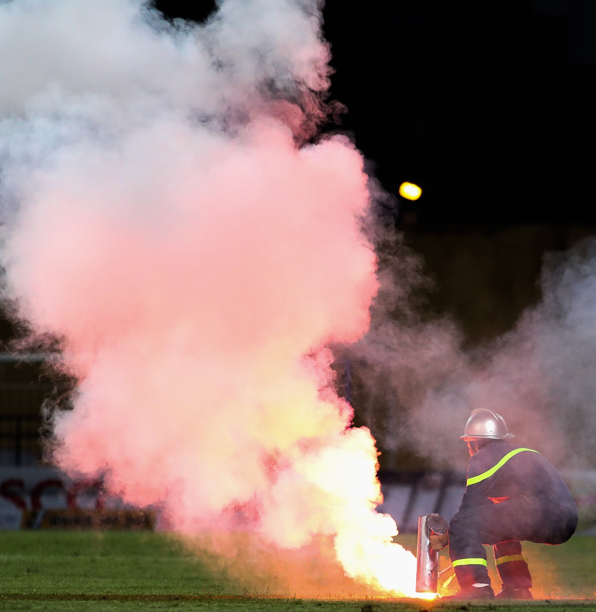 pháo sáng v.league ảnh 2 phao sang v.league anh 2