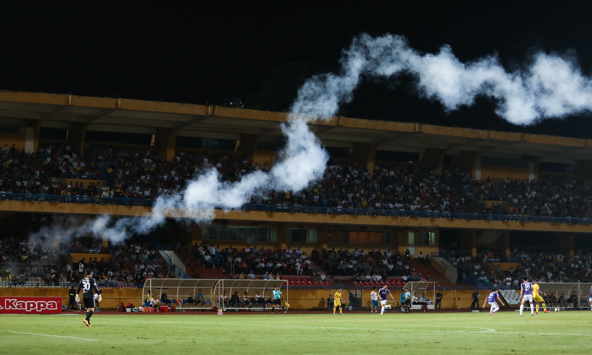 pháo sáng v.league ảnh 7 phao sang v.league anh 7