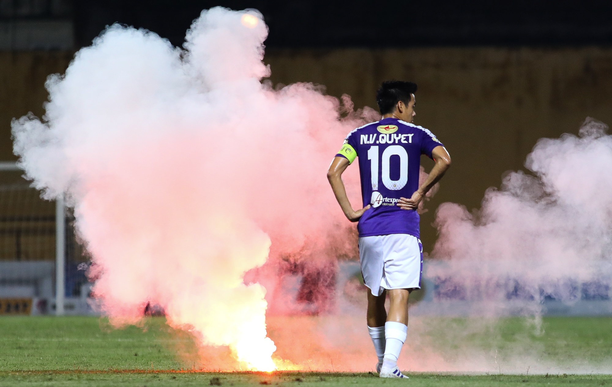 Van Quyet ghi dau an trong ngay Hang Day day phao sang hinh anh