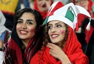 Phu nu Iran duoc phep di xem bong da sau hang chuc nam hinh anh