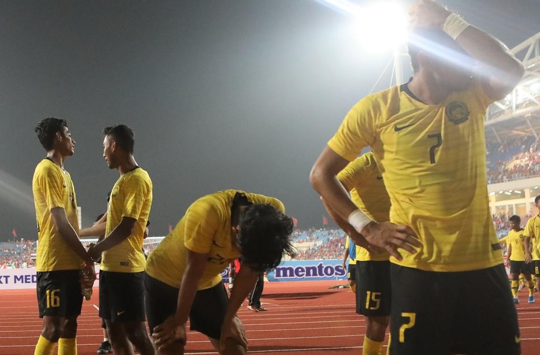 Cau thu Malaysia that vong khi doi mat CDV nha sau tran thua Viet Nam hinh anh