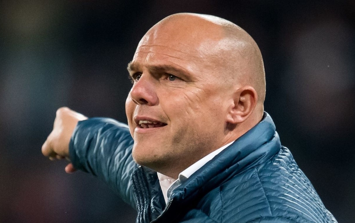 HLV Heerenveen: 'Van Hau se co co hoi trong nam 2020' hinh anh