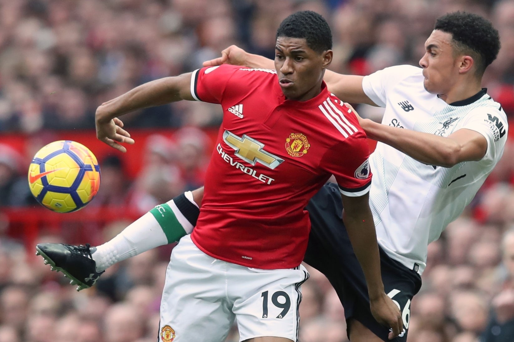 Hau ve Liverpool an han vi coi thuong Rashford hinh anh