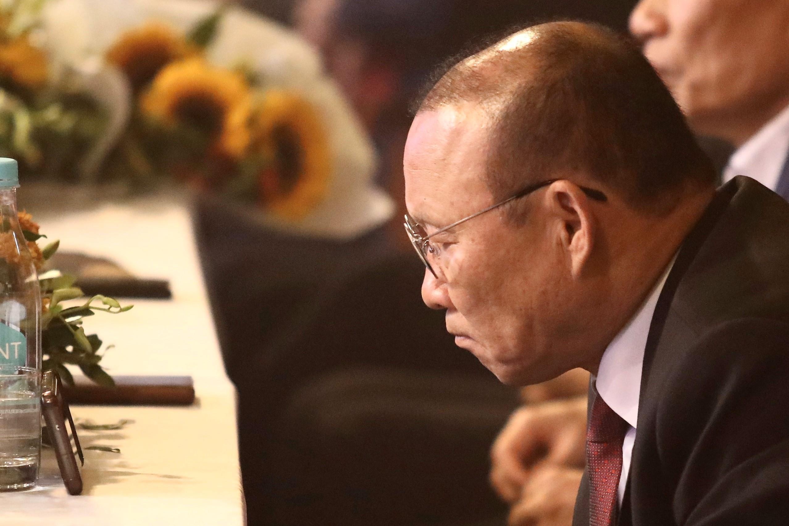 HLV Park lang le xem U19 Viet Nam thi dau qua dien thoai hinh anh