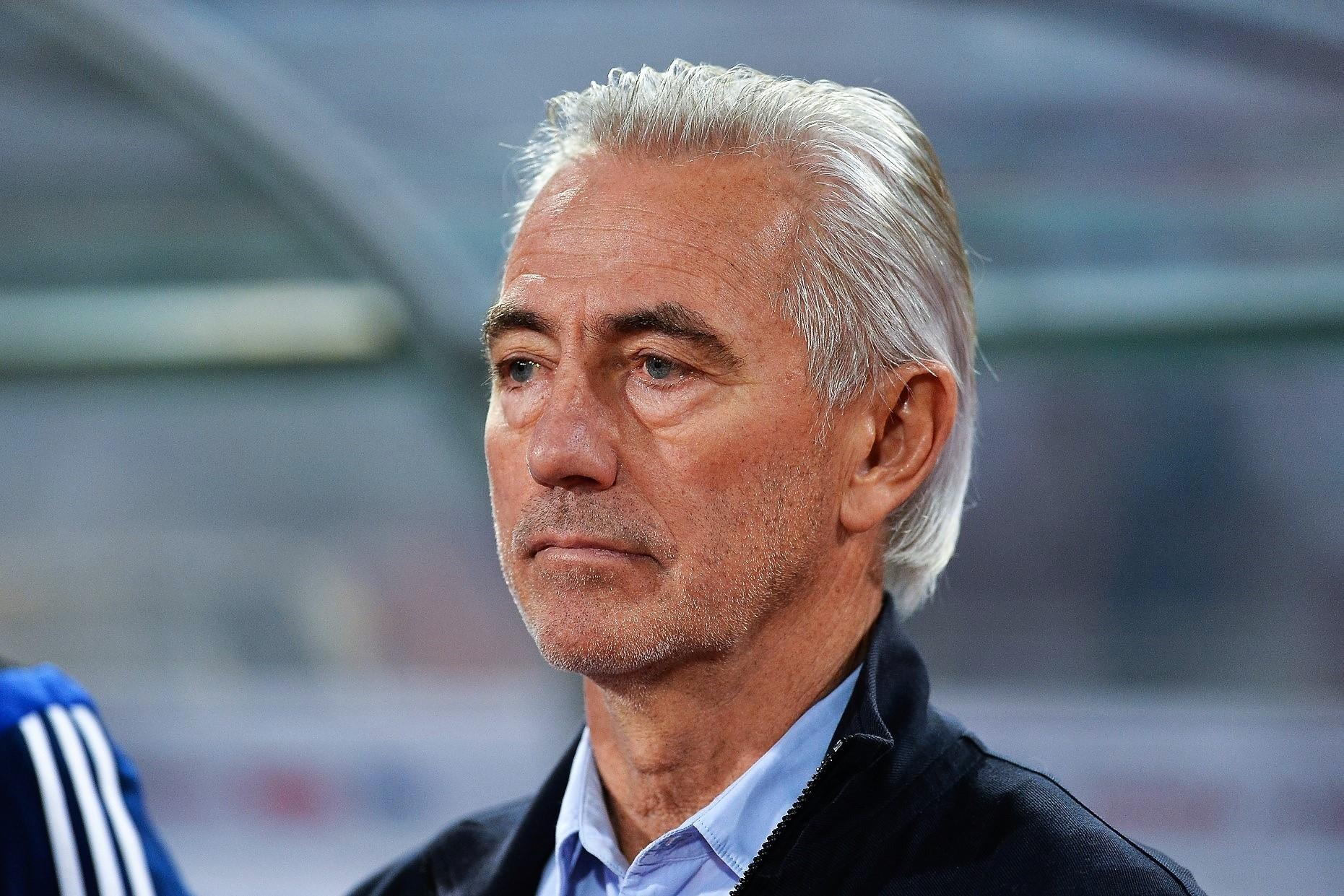 HLV UAE bat ngo khi hoc tro nhan the do truc tiep hinh anh