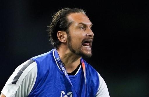 HLV Myanmar bi cam chi dao tran gap U23 Viet Nam hinh anh