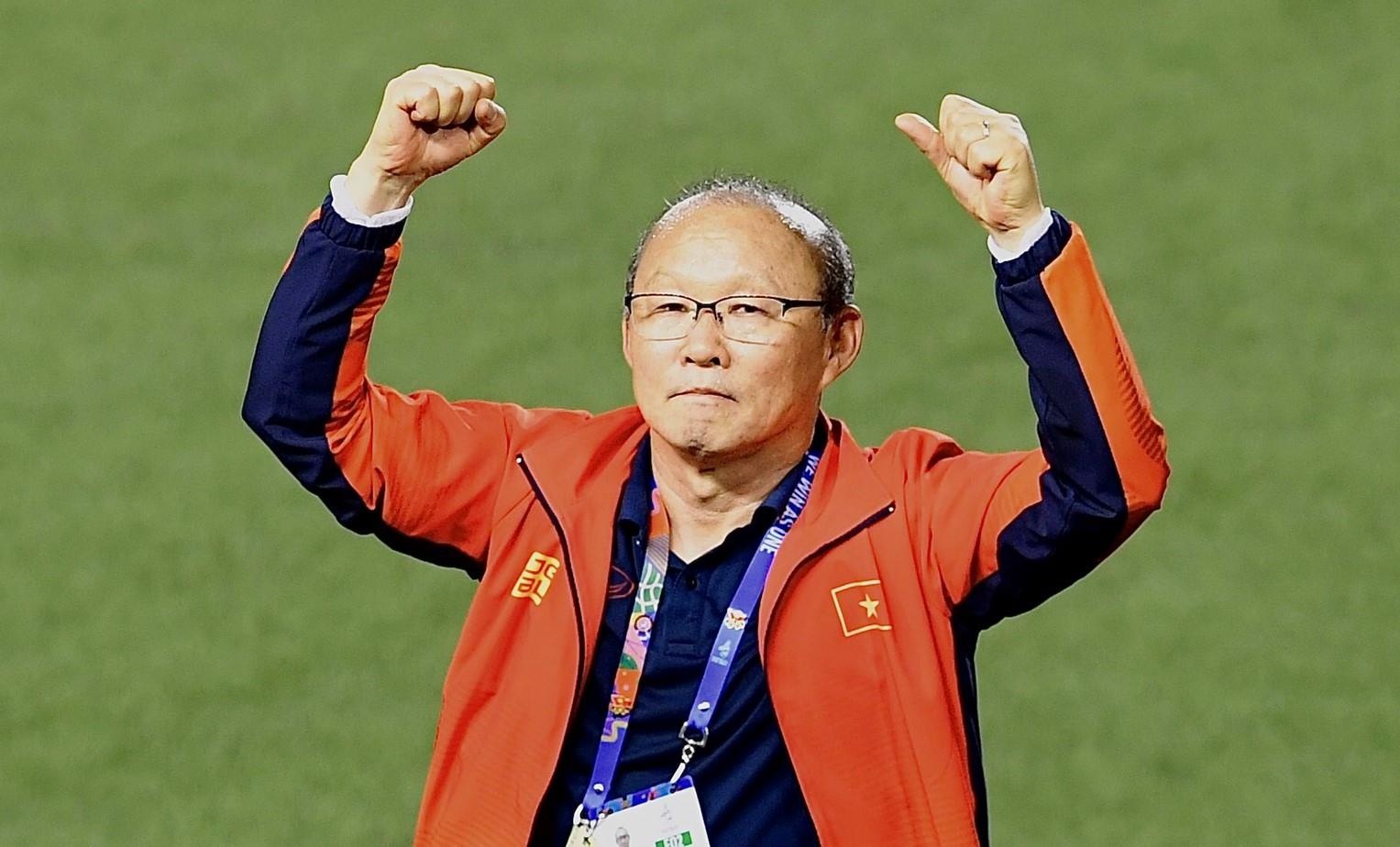 HLV Park cam on cau thu trong phong thay do hinh anh