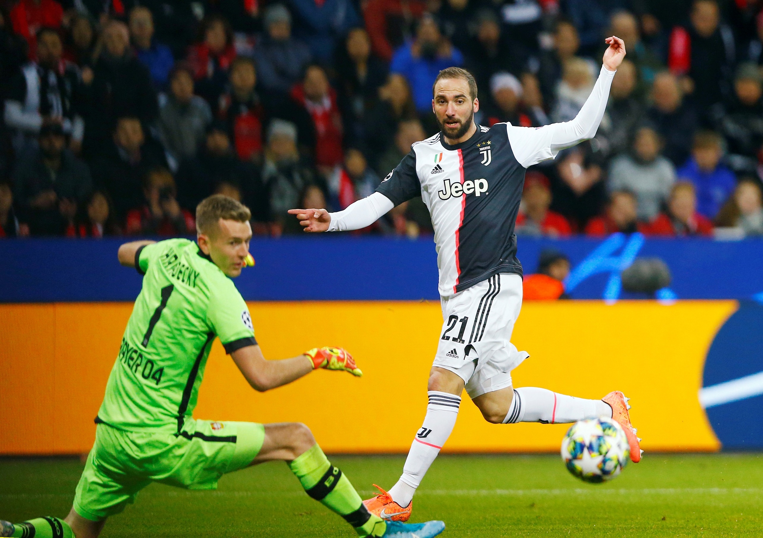 ronaldo toa sang anh 4