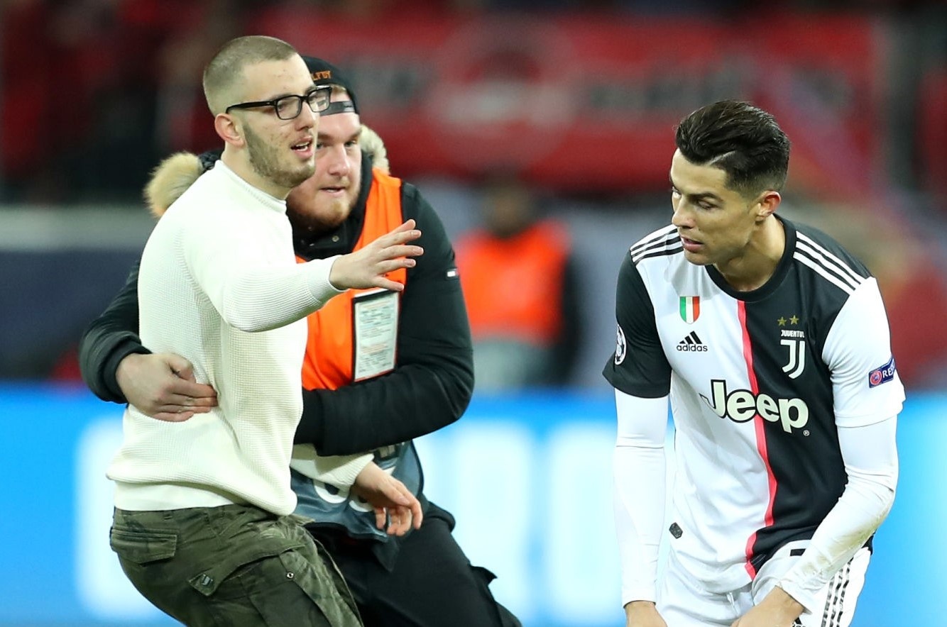 ronaldo toa sang anh 8