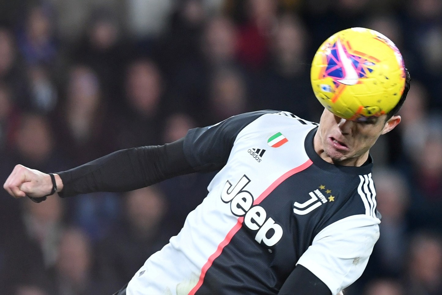 CDV goi Ronaldo la sieu nhan sau cu bat nhay 2,56 m hinh anh