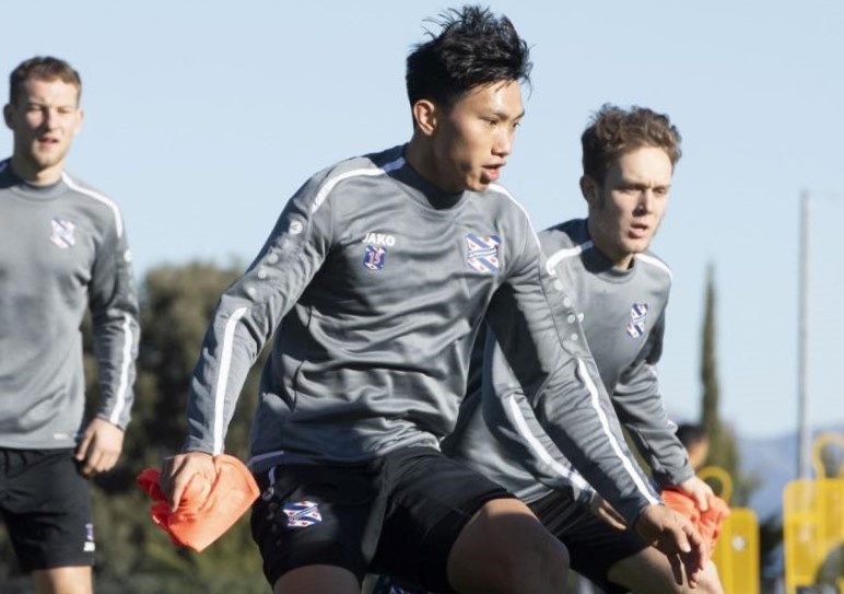 Van Hau co co hoi da tran giao huu tai Tay Ban Nha hinh anh