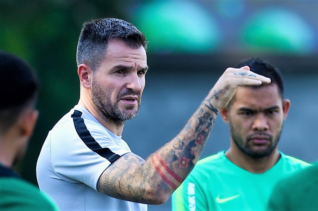 Cuu HLV tuyen Indonesia lam binh luan vien sau khi bi sa thai hinh anh