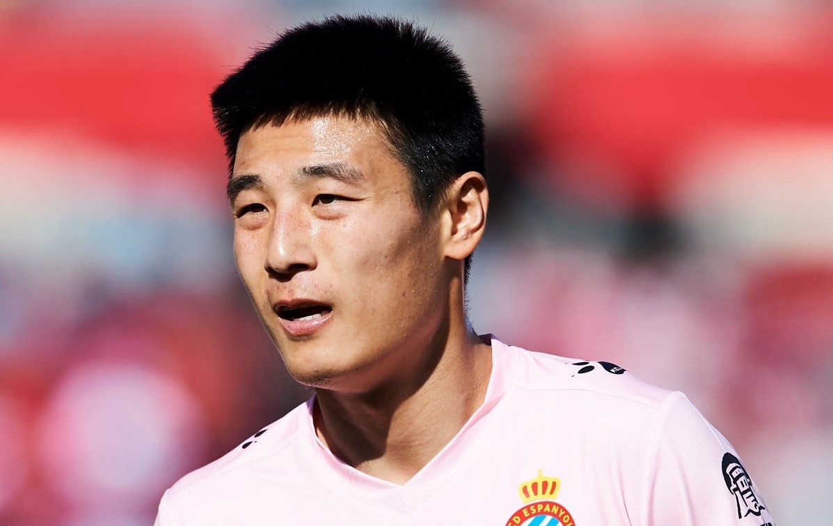 Wu Lei mat hut sau khoanh khac pha luoi Barcelona hinh anh