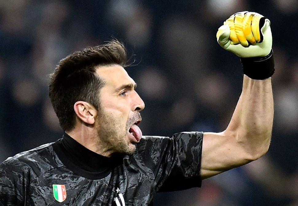 Buffon tiet lo so thich suu tap ao cua bo con doi thu hinh anh