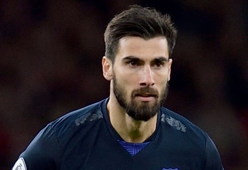 Gomes tro lai voi Everton sau chan thuong nang hinh anh