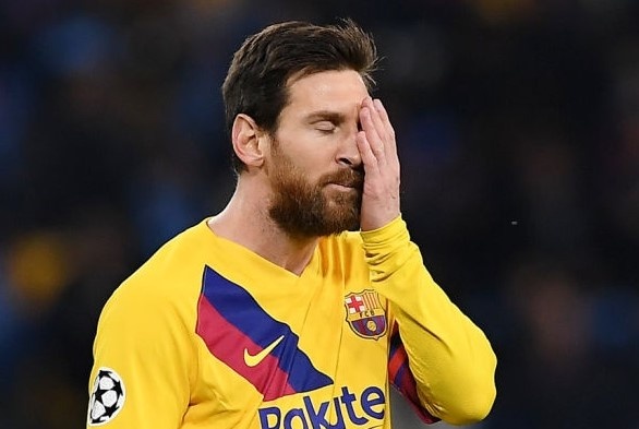 Messi mat da sau khi bi thu mon Napoli lua bong hinh anh