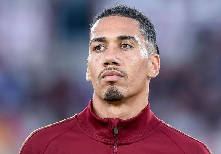 HLV tuyen Anh hoi han vi chi trich Chris Smalling hinh anh