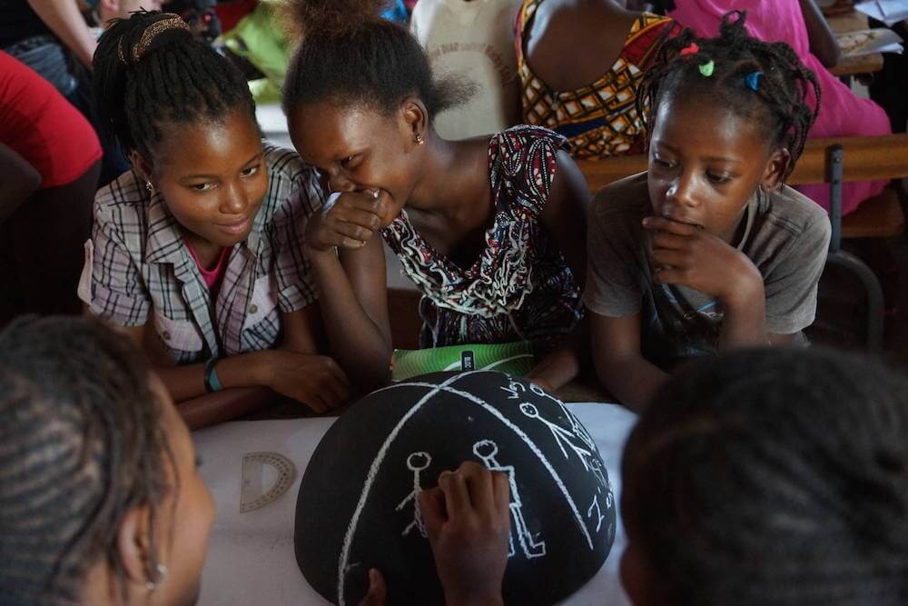 nu sinh senegal bi giao vien lam dung tinh duc anh 4