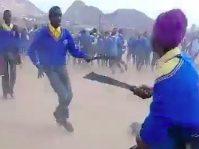 Hoc sinh Nam Phi chem nhau va noi lo bung phat bao luc hoc duong hinh anh