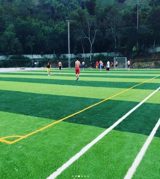 bui tien dung mo san bong da anh 3