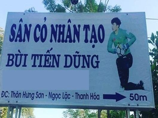 Luc be khong co cho choi, Bui Tien Dung nay ve que xay san bong hinh anh